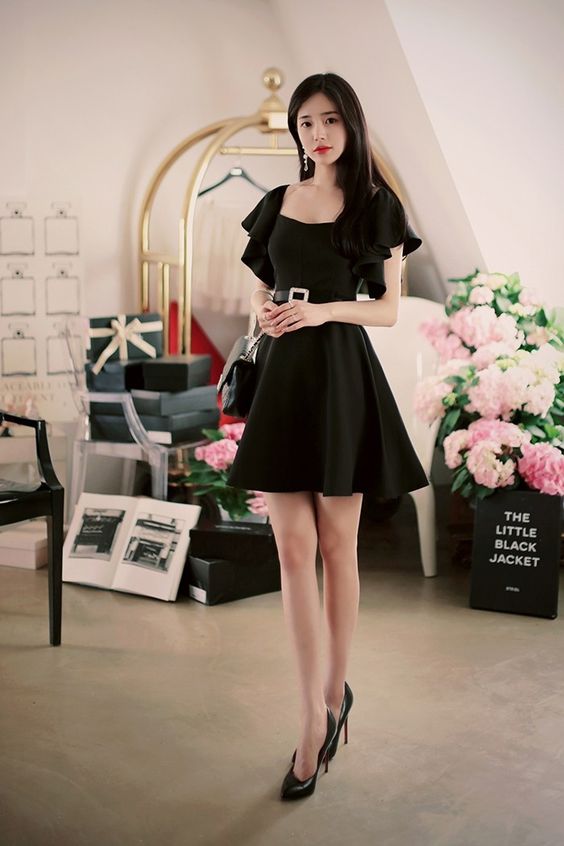 Cách phối giày với váy màu đen cực hút cho các quý cô